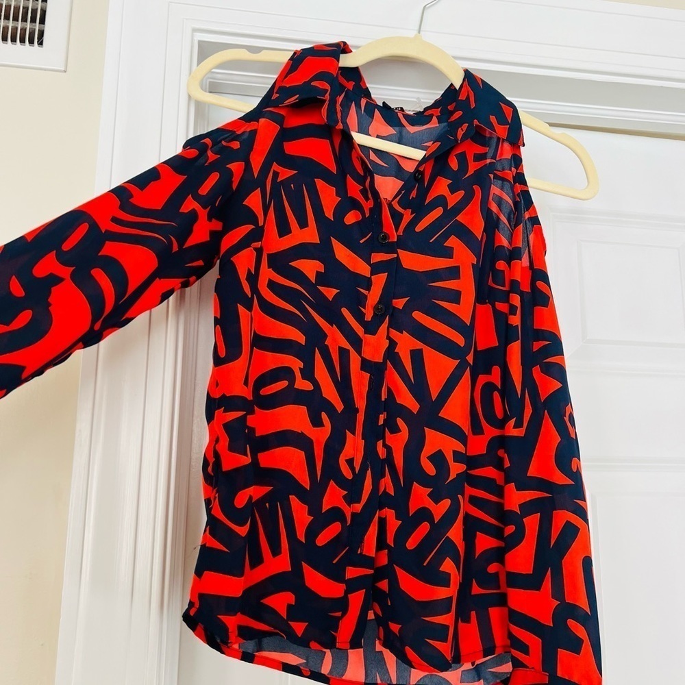 Beautiful Ligali small blouse in red and blue with cut out shoulders - Picture 4 of 6